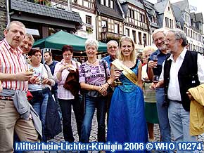 Mittelrhein-Lichter-Knigin Stephanie I. auf dem Marktplatz in Oberwesel am Rhein